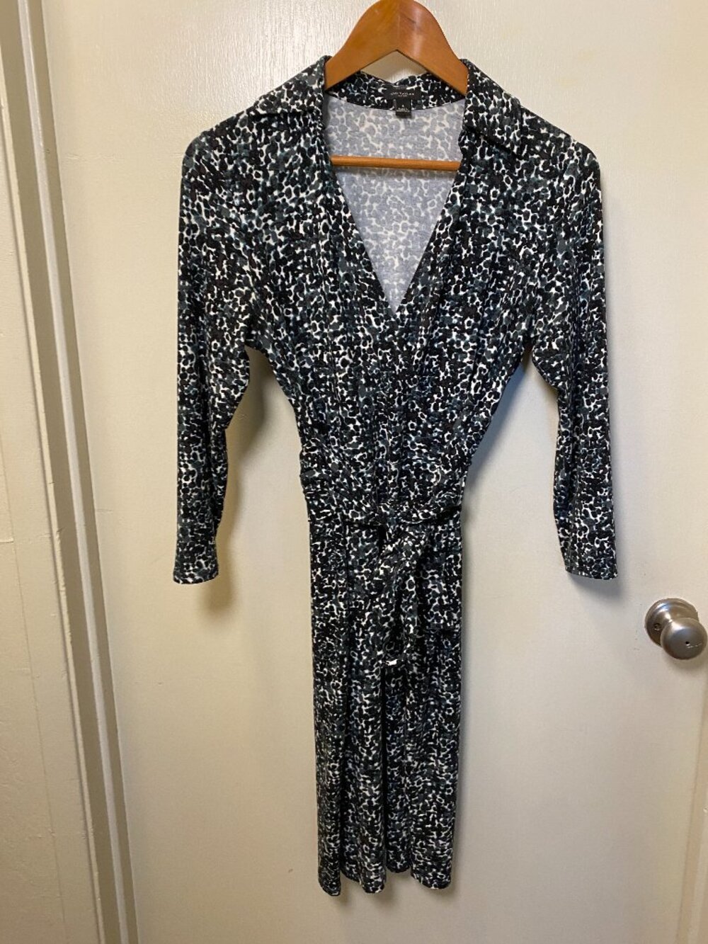 Ann Taylor Abstract Print Faux Wrap Dress Size 4 Black Gray Teal Blue Stretch